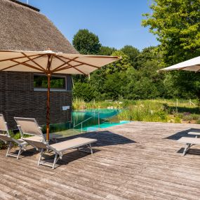 Äußerer Ruhebereich des WALD SPA im BEECH Resort Plauer See