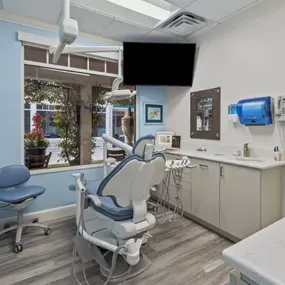 At Jupiter Smiles Dentistry, we believe your smile deserves the ultimate care. Led by Dr. Michael Scherb and Dr. Katherine Paulette, our practice offers comprehensive dental treatment for patients of all ages, with a focus on cosmetic dentistry and TMJ therapy. Together with our dedicated team, Dr. Scherb and Dr. Paulett are committed to helping you and your family achieve optimal oral health and a brilliant, confident smile.