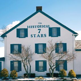 Seven Stars Inn and other dining options are available just minutes from the community