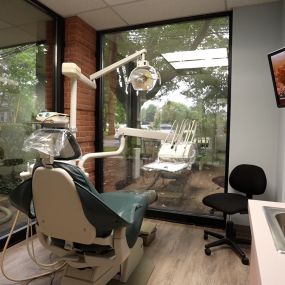 At the Center for Aesthetic & Comprehensive Dentistry, Dr. David Wohl and his expert team aim to empower patients in the Fairfield, CT and surrounding areas to maintain healthy, natural teeth throughout their lives. 
Dr. David Wohl is committed to providing personalized, full-service dental care tailored to each patient’s unique needs. Specializing in the restoration of both dental form and function, he delivers compassionate care for patients of all ages, ensuring a consistent, high-quality exp