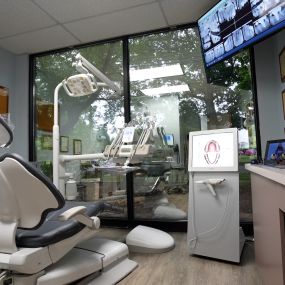 At the Center for Aesthetic & Comprehensive Dentistry, Dr. David Wohl and his expert team aim to empower patients in the Fairfield, CT and surrounding areas to maintain healthy, natural teeth throughout their lives. 
Dr. David Wohl is committed to providing personalized, full-service dental care tailored to each patient’s unique needs. Specializing in the restoration of both dental form and function, he delivers compassionate care for patients of all ages, ensuring a consistent, high-quality exp