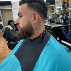 5 Estrellas Dominican Barbershop- cortes para hombres