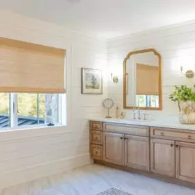 ???? Add a touch of natural beauty to your space with woven wood shades! These shades bring texture, warmth, and an earthy vibe to any room, creating a cozy, relaxed feel. Perfect for letting in soft, filtered light while maintaining privacy. ???? Ready to bring nature indoors? Contact us today!