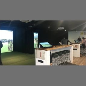 We have three state-of-the-art Trackman bays open to the public.
Experience indoor golf, munch on some food, and have a few drinks with friends.