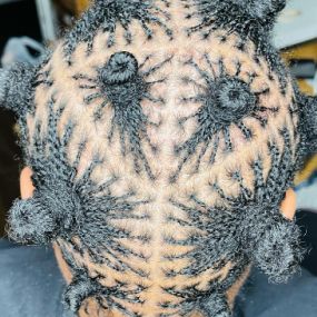 Bild von Gramich Braids & Weaves Salon