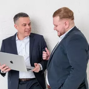 Beratung in der Agentur - AXA Versicherungsbüro Markus Schwetlick e.K. - Kfz Versicherung in  Gröbenzell