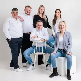 Teamfoto - AXA Versicherungsbüro Markus Schwetlick e.K. - Kfz Versicherung in  Gröbenzell