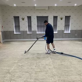 Steaming Sam Carpet Cleaning: cleaning an office carpet in solihull