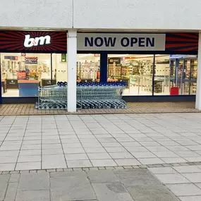 Corby - Queen's Square (876)