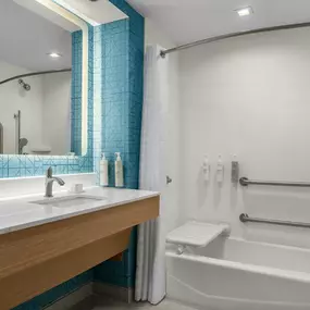 Guest room bath
