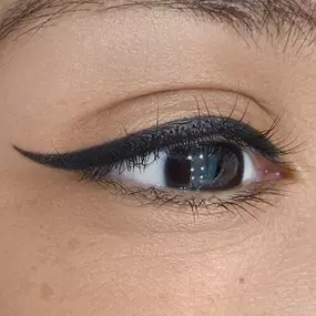 EYE-LINER-CLASICO-ERRENTERIA.jpg