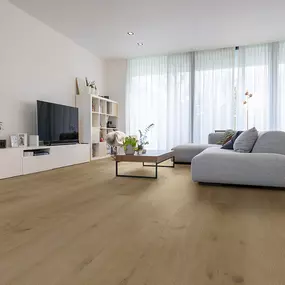 Elevate your home with the elegance and enduring strength of engineered hardwood flooring. This innovative flooring solution offers the look and feel of traditional hardwood, without the drawbacks.