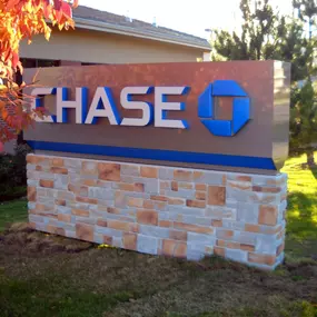 Custom monument sign for Chase Bank by The Sign Factory Inc.