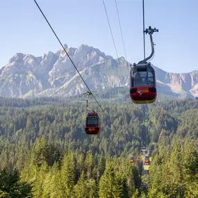 Panorama-Gondelbahn im Sommer