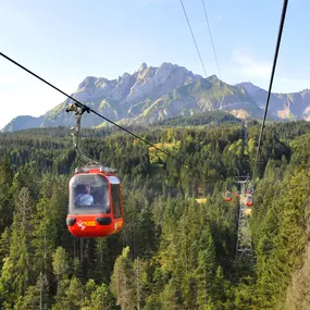 Panorama-Gondelbahn im Sommer