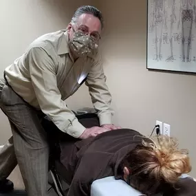 Best chiropractor in downtown Farmington MI - Dr. Cromwell and team will get your health back on track as soon as possible.