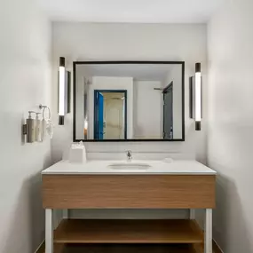 Guest room bath