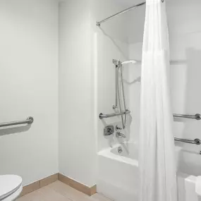 Guest room bath