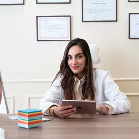 Bild von Dr Meriem AYED - Médecin Esthétique à Rouen