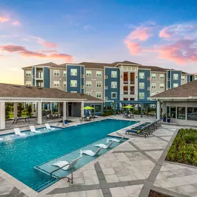Resort-Style Swimming Pool with Soaking & Tanning Ledges