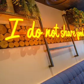 Zizzi - Birmingham Mailbox Neon sign saying 'I do not share food'