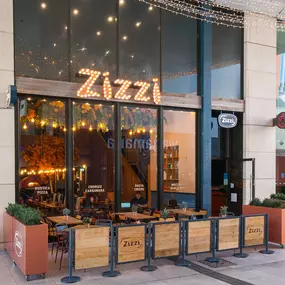 Zizzi High Wycombe exterior view of outside dining area and gloss frontage.