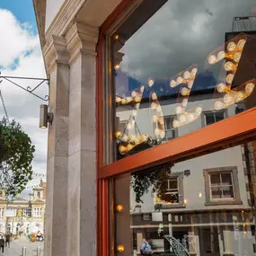 Zizzi Kingston, Exteriors