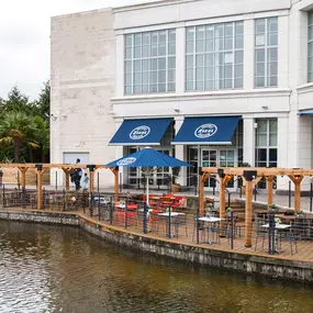 Zizzi - Bluewater stylish lake side entrance and seating area