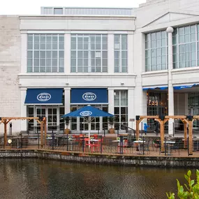 Zizzi - Bluewater stylish lake side entrance and seating area