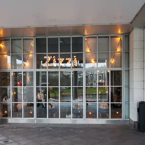 Zizzi - Bluewater stylish lake side entrance and seating area