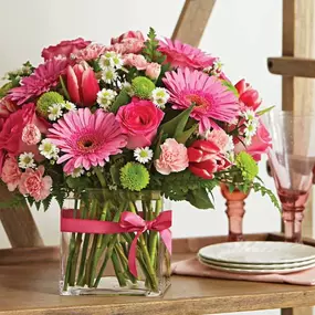 Help celebrate their special day with a gift of Birthday flowers !