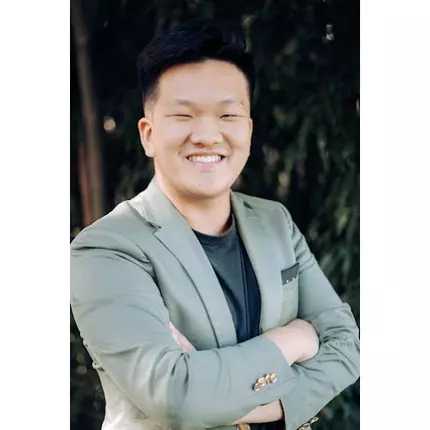 Logotyp från Real Broker- Kyle Lee - Realtor at KL International Group