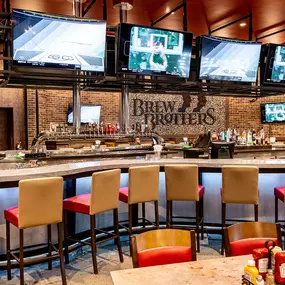 Date night, game night, or any night—Brew Brothers at Harrah's Kansas City Hotel & Casino always hits the spot! From snack-worthy bites to tasty meals, they’ve got the goods to keep you coming back every day. Brew Brothers is the ultimate sports bar experience for beer, food, and sports lovers alike.