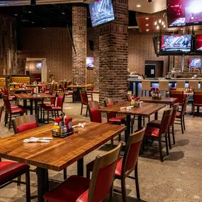 Date night, game night, or any night—Brew Brothers at Harrah's Kansas City Hotel & Casino always hits the spot! From snack-worthy bites to tasty meals, they’ve got the goods to keep you coming back every day. Brew Brothers is the ultimate sports bar experience for beer, food, and sports lovers alike.