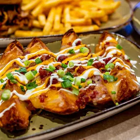 Date night, game night, or any night—Brew Brothers at Harrah's Kansas City Hotel & Casino always hits the spot! From snack-worthy bites to tasty meals, they’ve got the goods to keep you coming back every day. Brew Brothers is the ultimate sports bar experience for beer, food, and sports lovers alike.