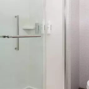 Guest room bath