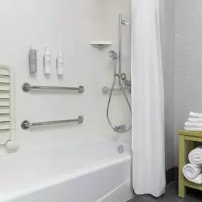 Guest room bath