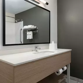 Guest room bath