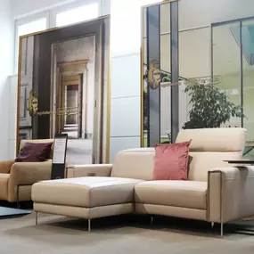 Sofanellla Sofas im Showroom von Showme Stores in Frankfurt, Dreieich