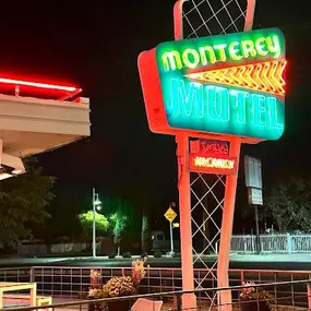 Monterey Motel ABQ outdoor entertainment