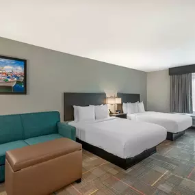 Double Queen Suite