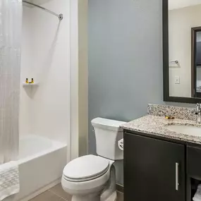 Double Queen Suite - Guest Bath