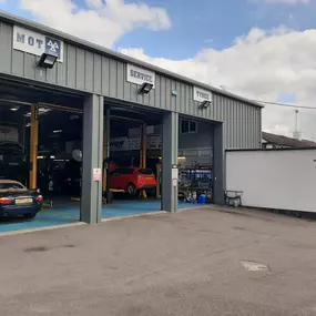 Bild von Studley Green MOT & Service Centre