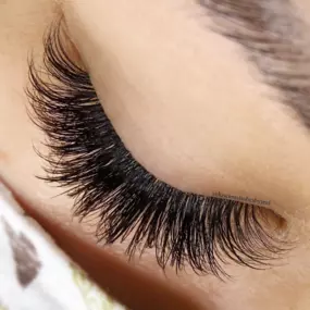 Lash Extensions
Classic Lashes