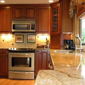 Bild von Eastbank Interiors: Kitchen Cabinets & Countertops