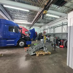 SMM Truck Repair specializes in heavy-duty truck repair, providing expert service to ensure your truck operates smoothly under the toughest conditions. From engine issues to drivetrain repairs, our skilled technicians are equipped to handle the demands of heavy-duty vehicles. Trust us to keep your truck running strong.