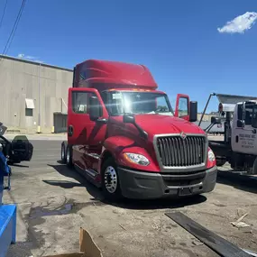 SMM Truck Repair offers mobile truck repair services, bringing our expertise directly to you. Whether you're on the road or at your job site, our mobile team ensures that your truck gets the attention it needs without the hassle of bringing it into the shop. Count on us for convenient and efficient mobile repair services.