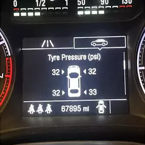 Bild von L & J Tyres Ltd