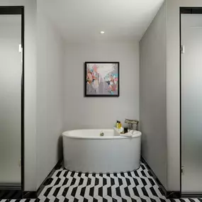 Guest room bath