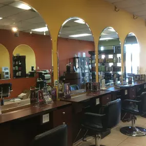 Max Hair Studio - Beauty salon